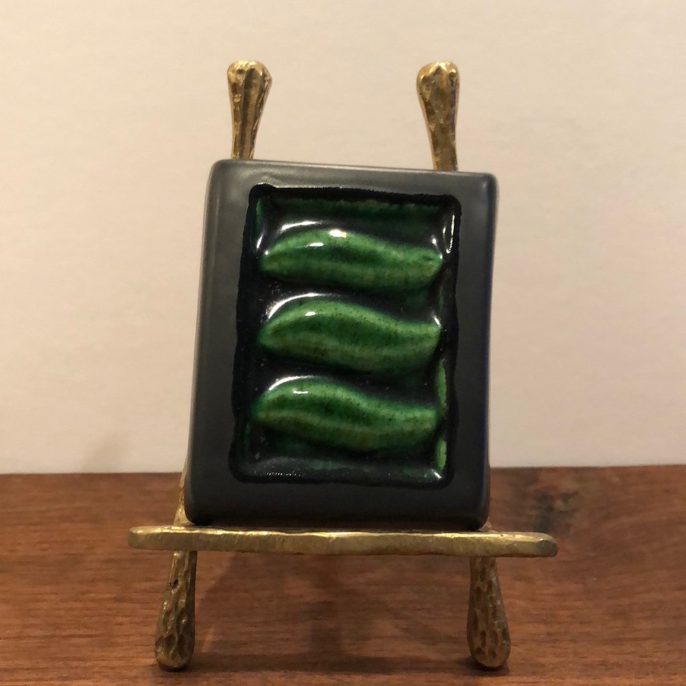 Modern Ceramic Miniature Nurez Art - New Zealand